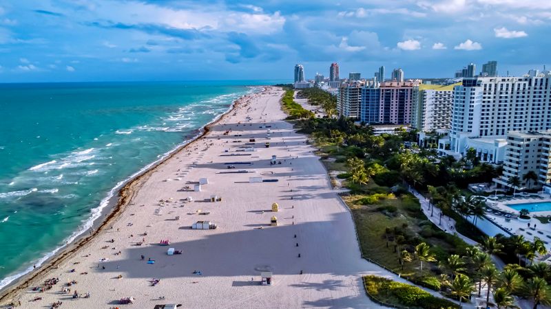 Vista urbana de Miami junto al agua