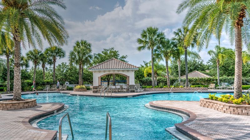 Piscina de resort junto a un hotel en Cancún